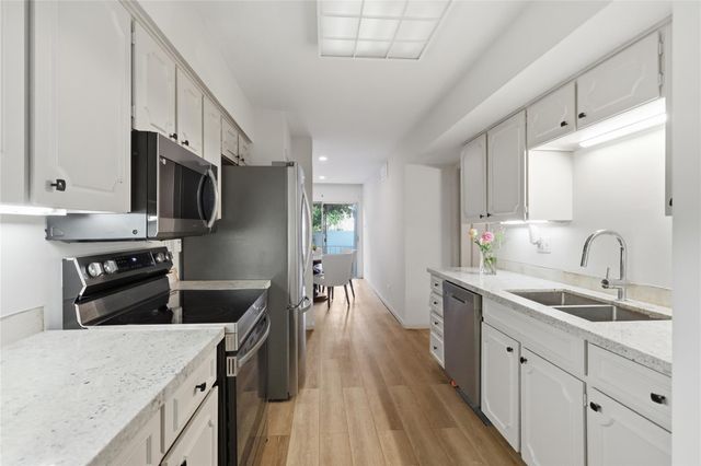 5050 Ambassador Way 112, Houston, TX 77056