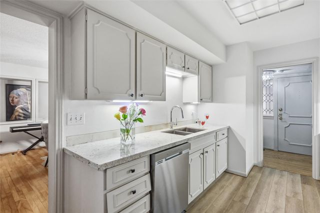5050 Ambassador Way 112, Houston, TX 77056