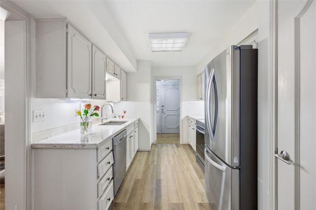 5050 Ambassador Way 112, Houston, TX 77056