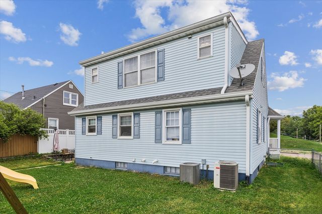 907 W Rusholme Street, Davenport, IA 52804