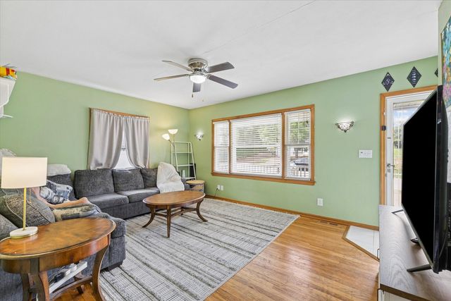 907 W Rusholme Street, Davenport, IA 52804