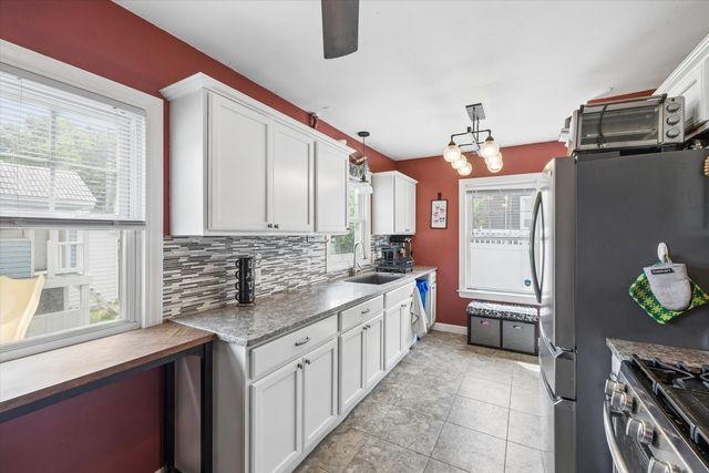 907 W Rusholme Street, Davenport, IA 52804
