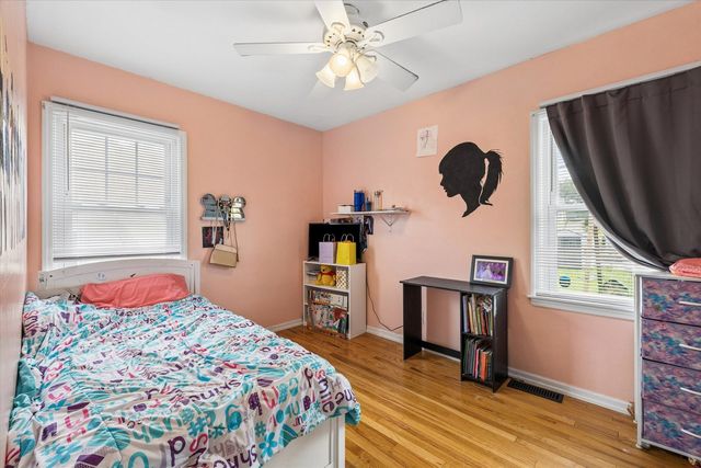 907 W Rusholme Street, Davenport, IA 52804