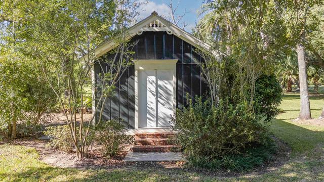 216 Ridgewood Blvd., Golden Meadow, LA 70357