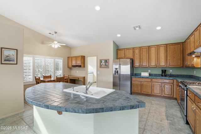 38511 S Lake Crest Drive, Tucson, AZ 85739
