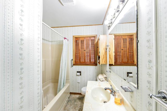 704 Collins Dr, Houma, LA 70364