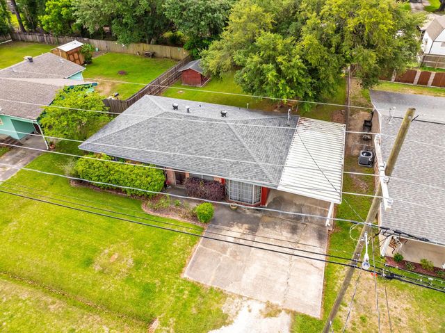 704 Collins Dr, Houma, LA 70364