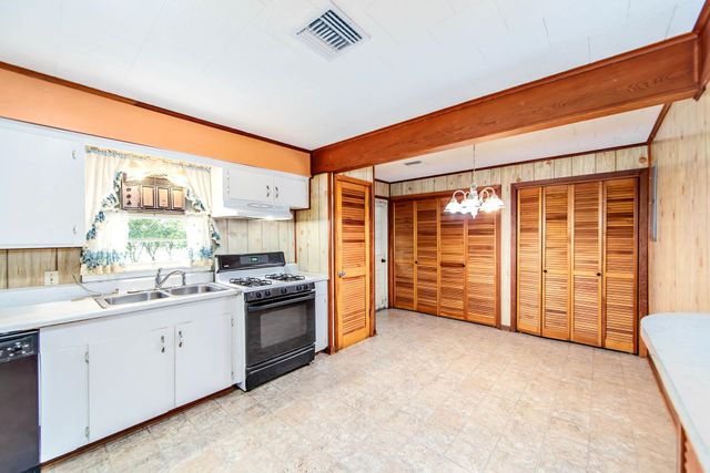 704 Collins Dr, Houma, LA 70364