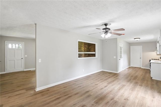 6041 Ridge Way, Douglasville, GA 30135