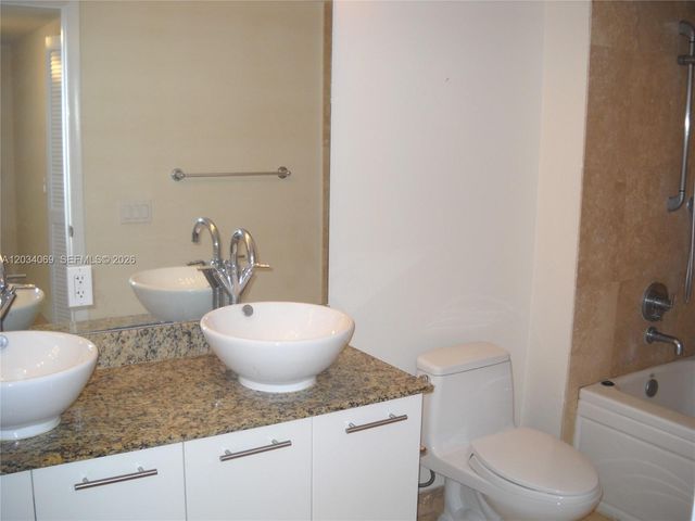 41 SE 5th St 911, Miami, FL 33131