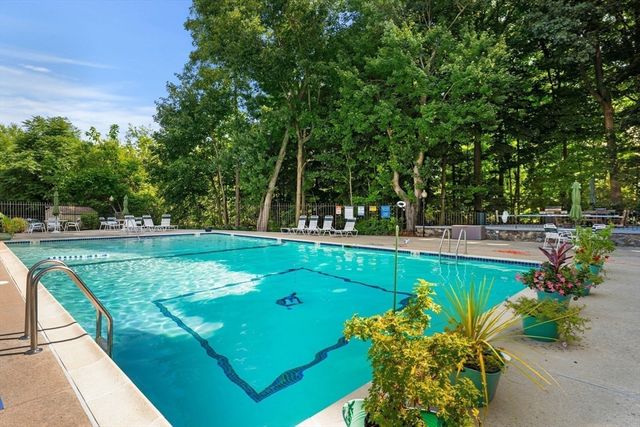 66 Main St 16A, Stoneham, MA 02180