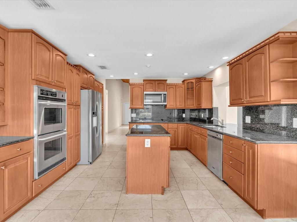 Image 18 of property listing at 7222 Carmel Court, Boca Raton, FL 33433