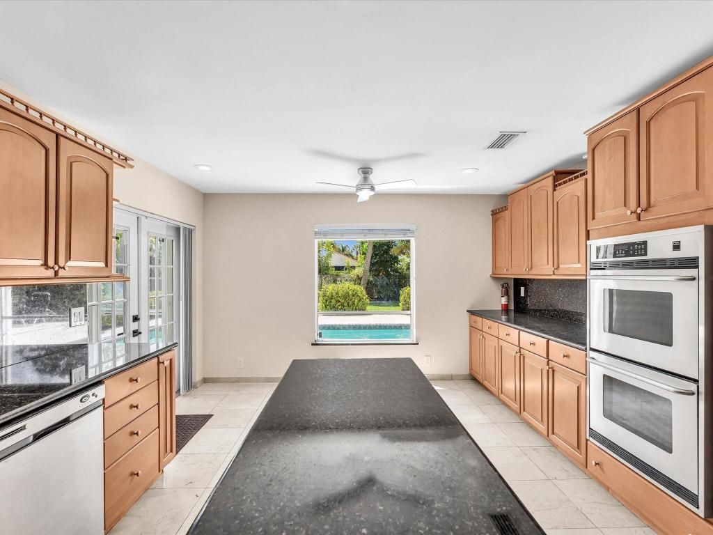 Image 20 of property listing at 7222 Carmel Court, Boca Raton, FL 33433