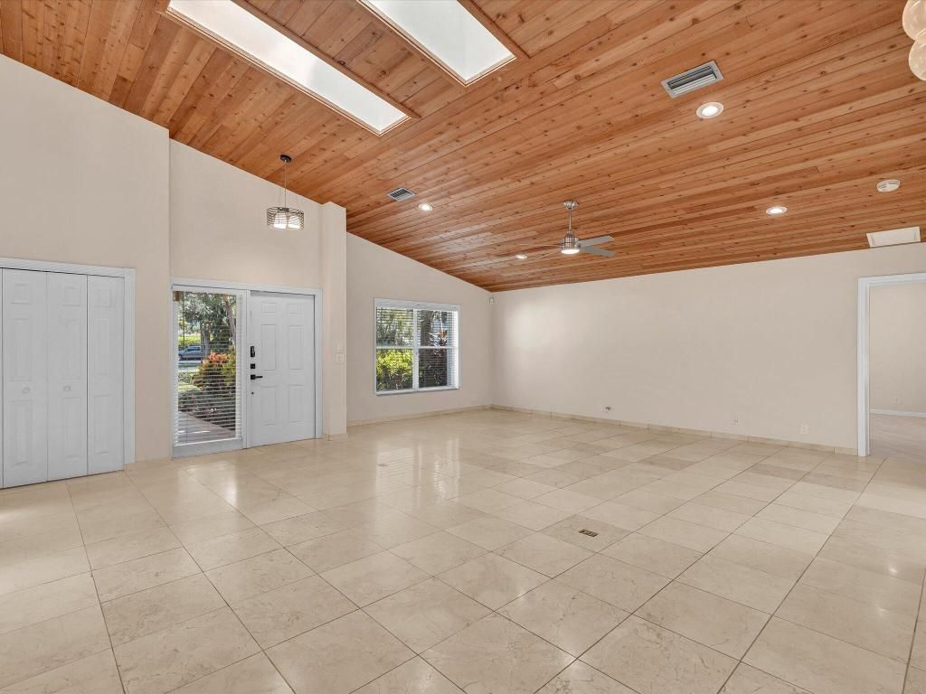 Image 6 of property listing at 7222 Carmel Court, Boca Raton, FL 33433