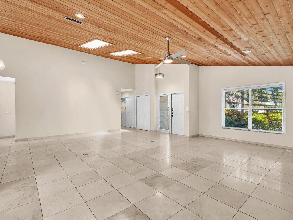 Image 7 of property listing at 7222 Carmel Court, Boca Raton, FL 33433