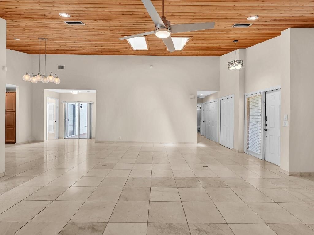 Image 8 of property listing at 7222 Carmel Court, Boca Raton, FL 33433