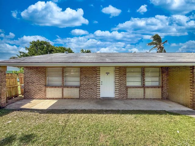 2682 Hinda Road A, West Palm Beach, FL 33403