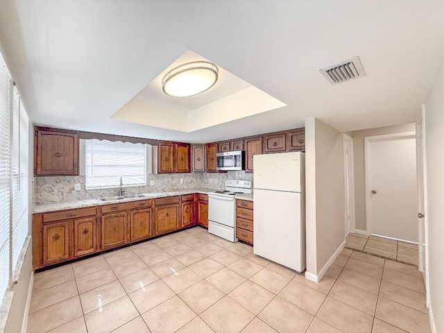 2682 Hinda Road A, West Palm Beach, FL 33403