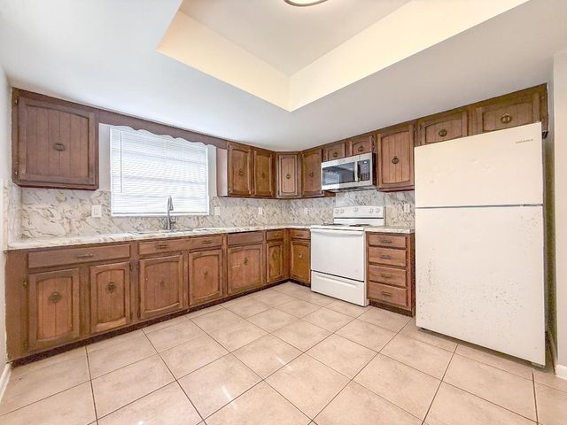 2682 Hinda Road A, West Palm Beach, FL 33403