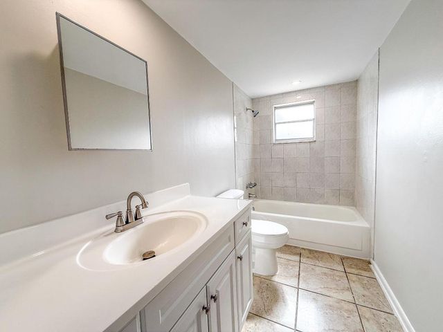 2682 Hinda Road A, West Palm Beach, FL 33403