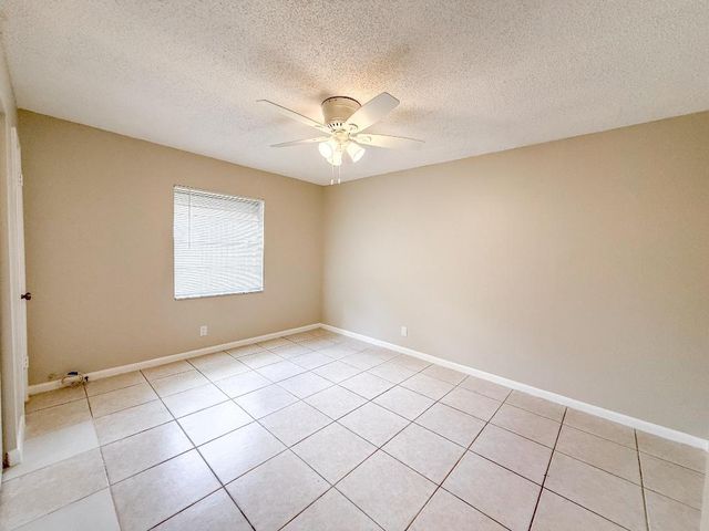 2682 Hinda Road A, West Palm Beach, FL 33403