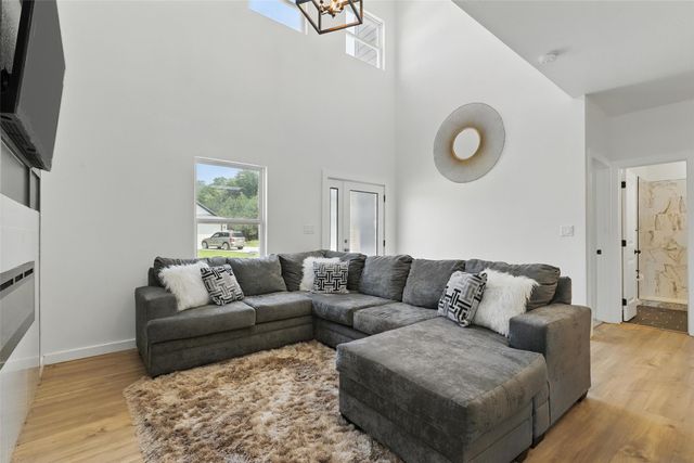5114 Stoneridge Drive, Granbury, TX 76048