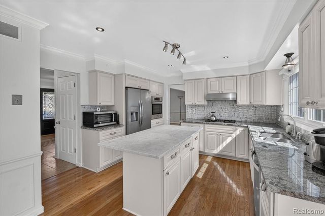 22649 Foxmoor Drive, Novi, MI 48374