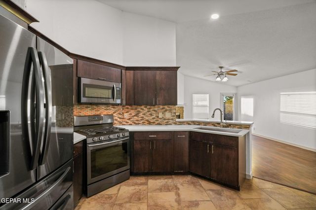 881 Dakota River Avenue, El Paso, TX 79932