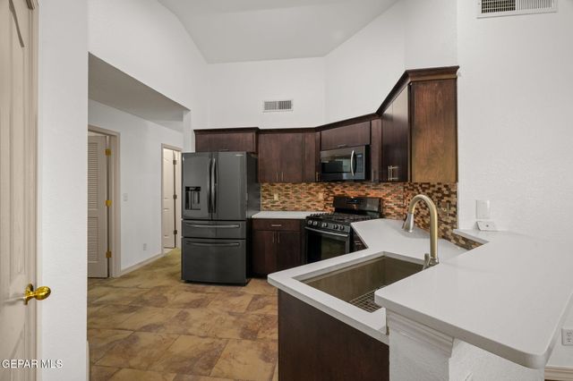 881 Dakota River Avenue, El Paso, TX 79932