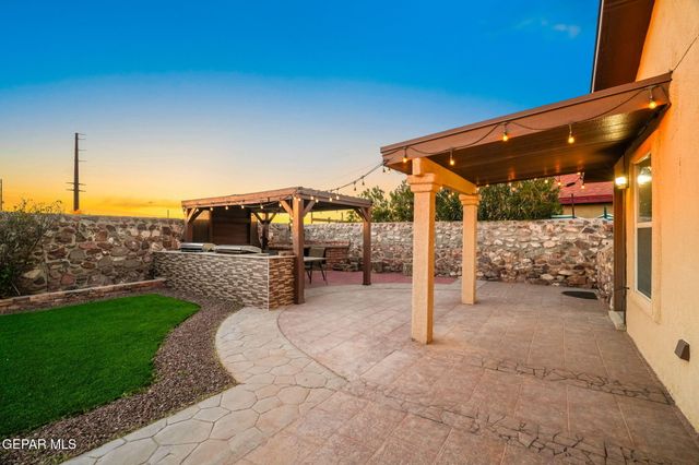 881 Dakota River Avenue, El Paso, TX 79932