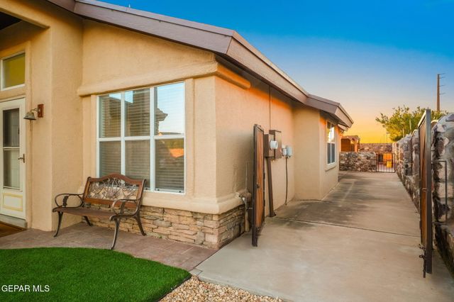 881 Dakota River Avenue, El Paso, TX 79932