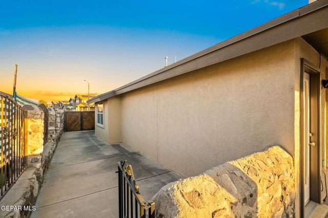881 Dakota River Avenue, El Paso, TX 79932