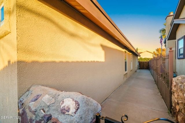 881 Dakota River Avenue, El Paso, TX 79932