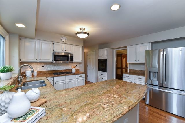 26W050 Macarthur Avenue, Wheaton, IL 60188