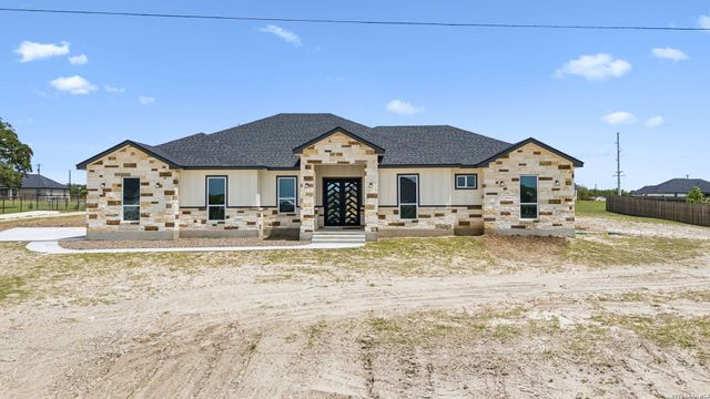 109 Summer Meadow Dr, La Vernia, TX 78121