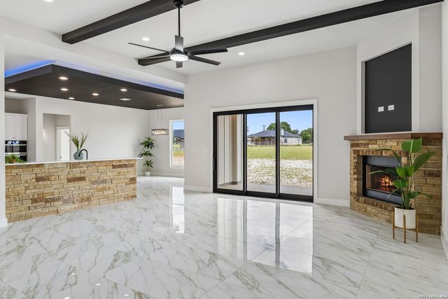 109 Summer Meadow Dr, La Vernia, TX 78121