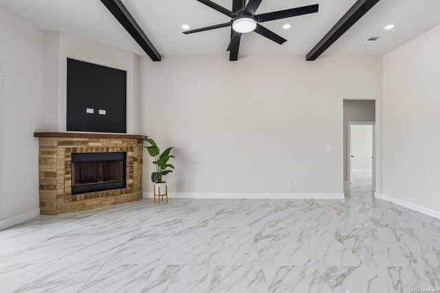 109 Summer Meadow Dr, La Vernia, TX 78121