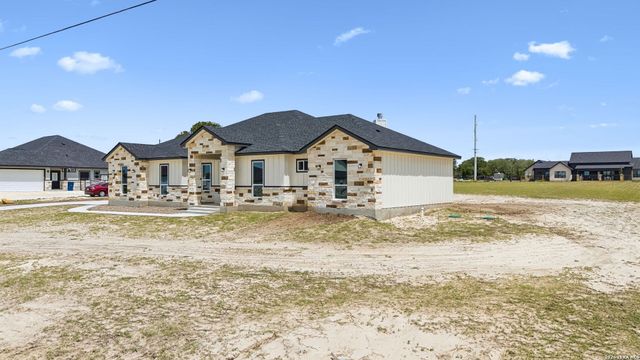 109 Summer Meadow Dr, La Vernia, TX 78121