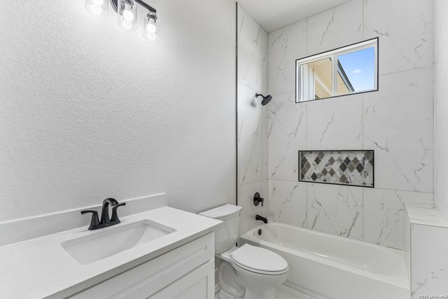 109 Summer Meadow Dr, La Vernia, TX 78121