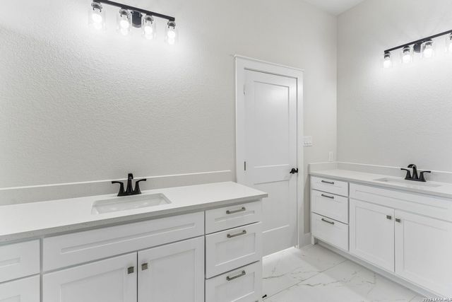 109 Summer Meadow Dr, La Vernia, TX 78121
