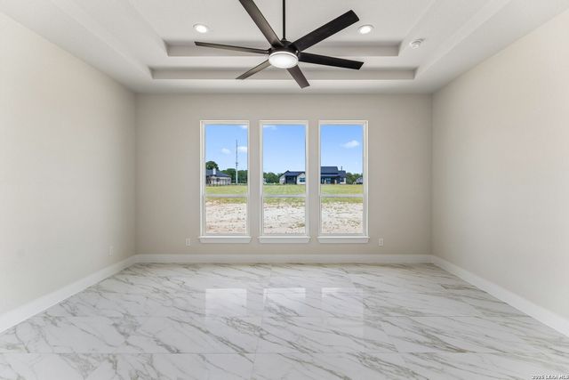 109 Summer Meadow Dr, La Vernia, TX 78121