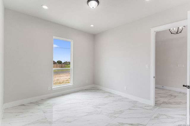109 Summer Meadow Dr, La Vernia, TX 78121