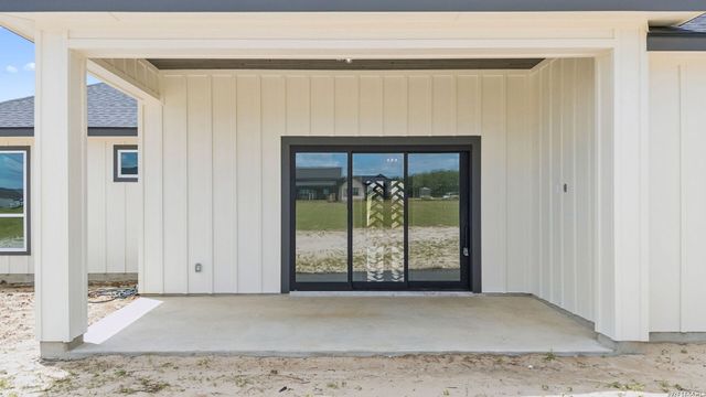 109 Summer Meadow Dr, La Vernia, TX 78121