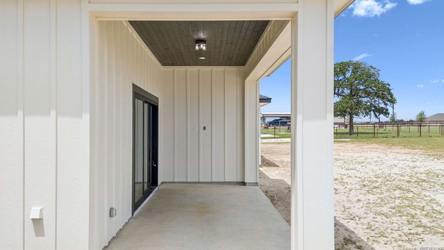 109 Summer Meadow Dr, La Vernia, TX 78121
