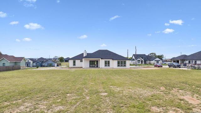 109 Summer Meadow Dr, La Vernia, TX 78121