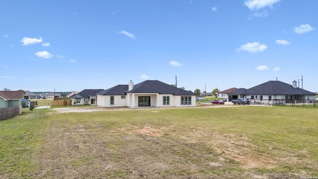 109 Summer Meadow Dr, La Vernia, TX 78121