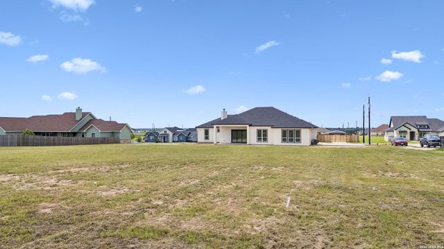109 Summer Meadow Dr, La Vernia, TX 78121