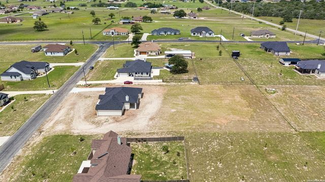109 Summer Meadow Dr, La Vernia, TX 78121