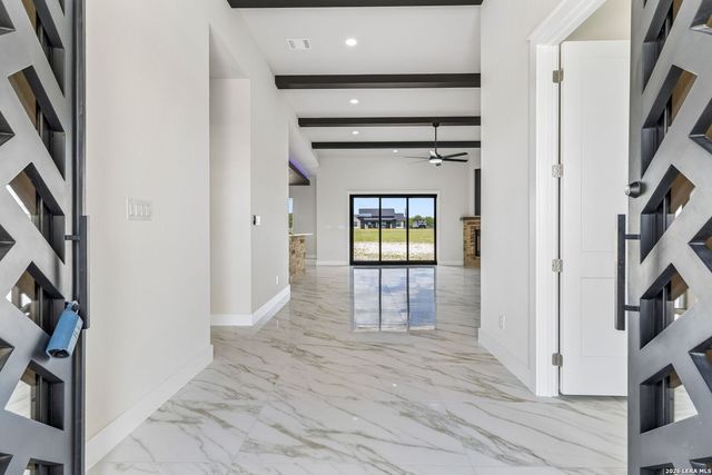 109 Summer Meadow Dr, La Vernia, TX 78121