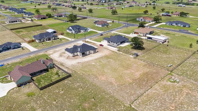 109 Summer Meadow Dr, La Vernia, TX 78121